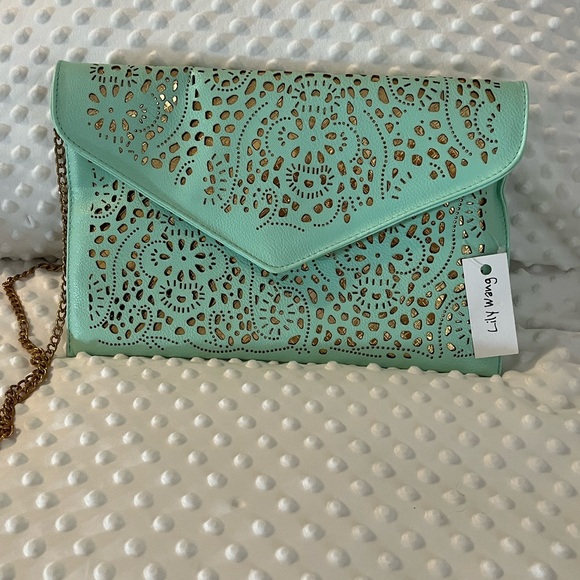 Laser cut envelope style clutch - Picture 2 of 6